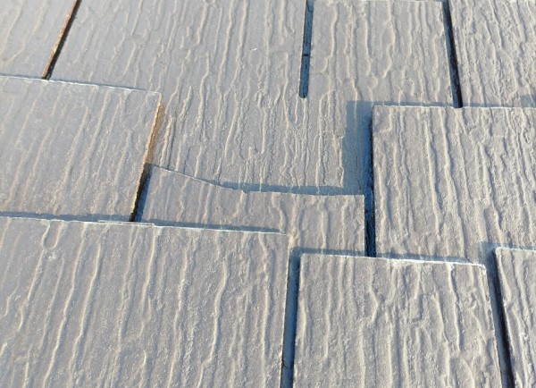 スレートの割れ　一枚だけ